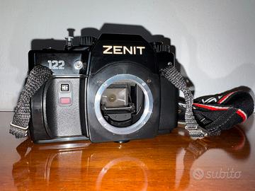 Macchina fotografica analogica Zenit 122