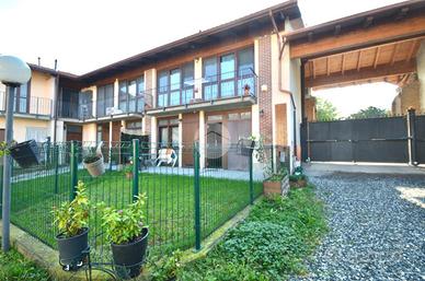 VILLA A SCHIERA A COLLEGNO