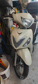 Scooter Suzuki Sixteen