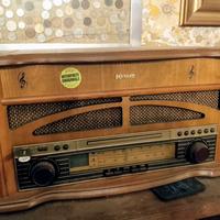 Radio, giradischi in stile vintage 