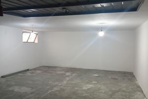 Ampio box auto di 52 mq con deposito