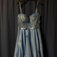 Abito tulle azzurro con brillanti e fiori