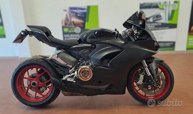 DUCATI Panigale V2 .