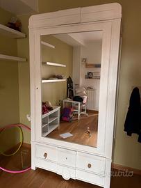 Cameretta con armadio Shabby, letto, mensole