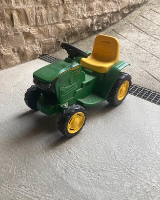 Trattore a batteria John Deere