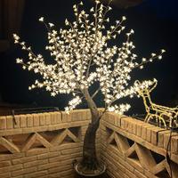 Finto albero luminoso