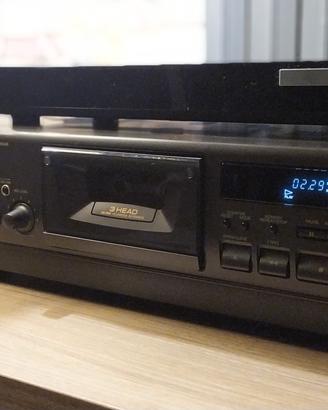 Stereo cassette deck 