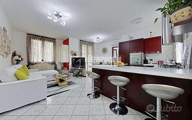 AMPIO TRILOCALE CON TERRAZZO, BOX E CANTINA!
