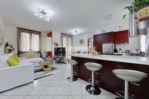 AMPIO TRILOCALE CON TERRAZZO, BOX E CANTINA!