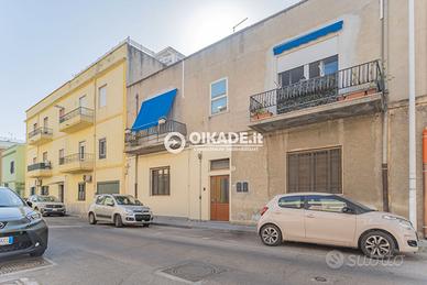 Ampio trilocale con cortile riservato a Pirri