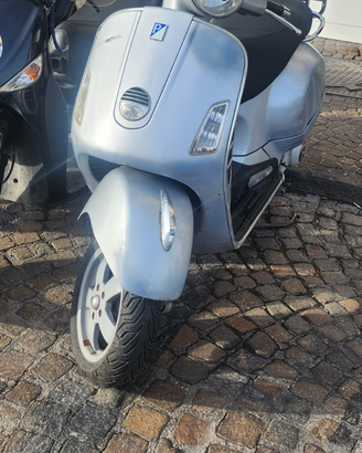 Vespa gts 250