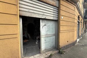 NEGOZIO A GENOVA