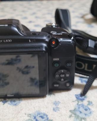 NIKON COOLPIX  L 830 con CUSTODIA