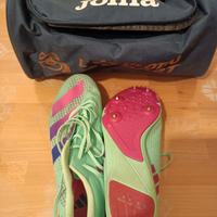 Scarpetta da atletica su pista 