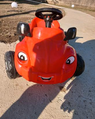 Macchina a pedali per bambini 