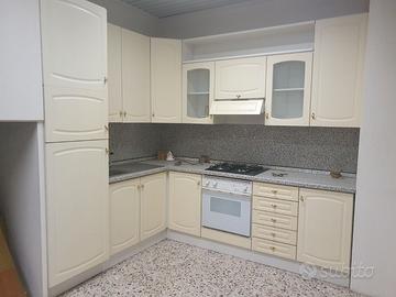 Cucina nuova completa in legno