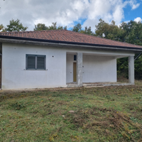 Villetta di 100 mq da ultimare con terreno