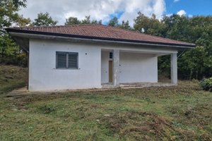 Villetta di 100 mq da ultimare con terreno