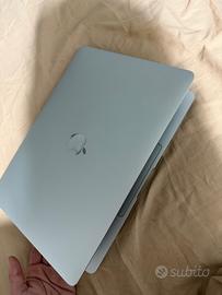 MacBook Air 13 con batteria al 99%📌