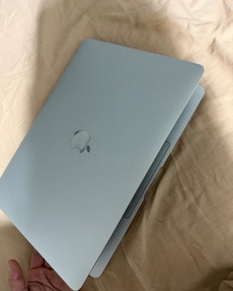 MacBook Air 13 con batteria al 99%📌