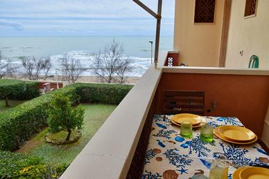 49 SAN VINCENZO Trilo palazzina fronte mare