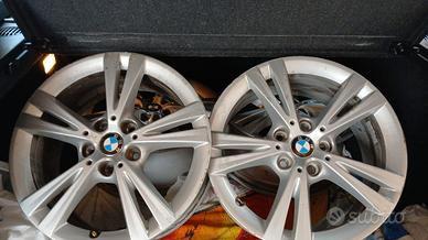 Gomme piu cerchi macchina