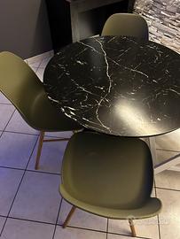 Tavolo rotondo con  3 sedie