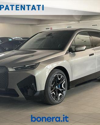 BMW iX xdrive40 pacchetto sportivo