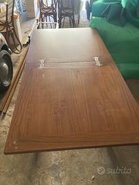 Tavolo in legno massello allungabile