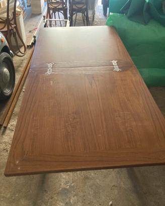 Tavolo in legno massello allungabile