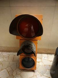 Raro semaforo vintage giallo e nero