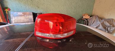 Faro posteriore dx Audi A3 8P