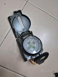 Bussola militare con tasca portabussola