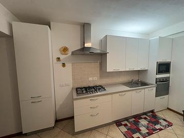 Cucina completa con elettrodomestici – usata