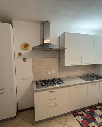 Cucina completa con elettrodomestici – usata
