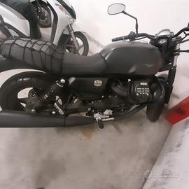 Moto Guzzi V7 850 Stone (2022) – Nero Opaco 