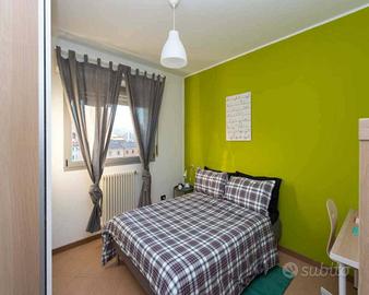 Stanza in appartamento di 90 m² a Bologna