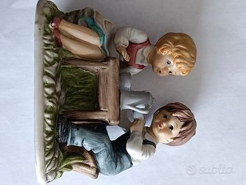 statuina bambini in ceramica 
