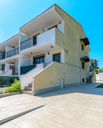Elegante villa di testa libera su 3 lati