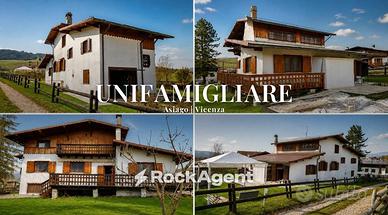 Villa di 270 m² con più di 5 locali e box auto a A
