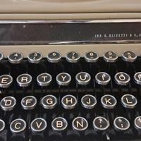 Macchina da scrivere Olivetti Studio 42