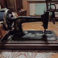 Antica macchina da cucire.