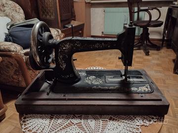Antica macchina da cucire.