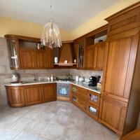 Cucina angolare completa di elettrodomestici