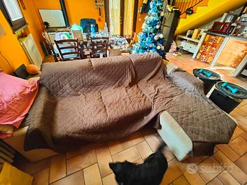 Comodo divano con penisola a 3 posti