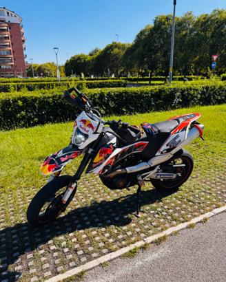 KTM 690 SMC R  |Solo  15.000 km