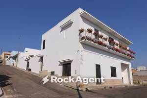 Casa indipendente di 438 m² con più di 5 locali a 
