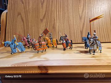 SOLDATINI MEDIEVALI A CAVALLO IN PIOMBO 