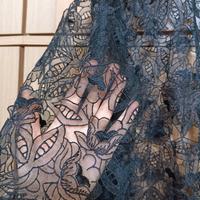 accessoriElegante cardigan traforato in pizzo nero