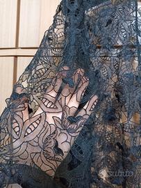 accessoriElegante cardigan traforato in pizzo nero